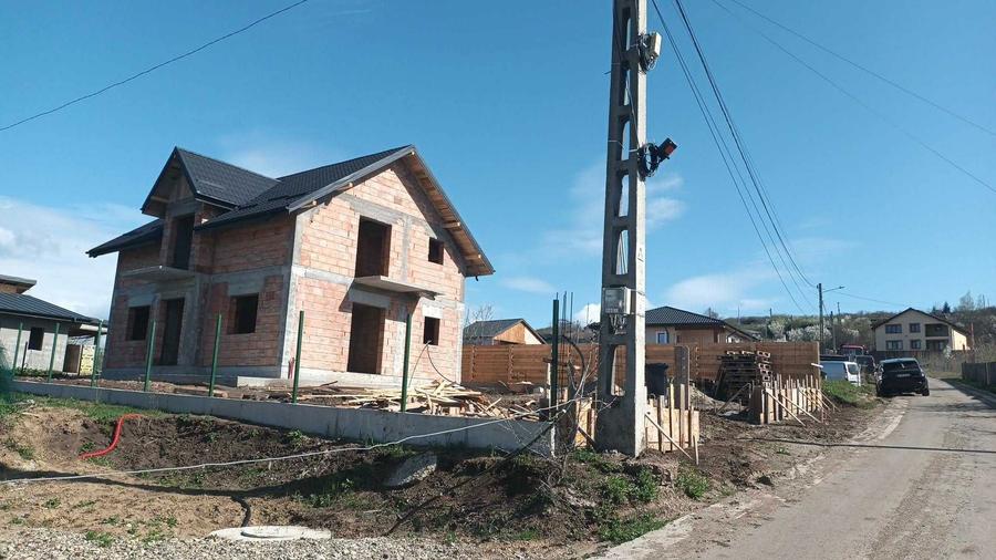 Casă cu 4 camere în Chicerea