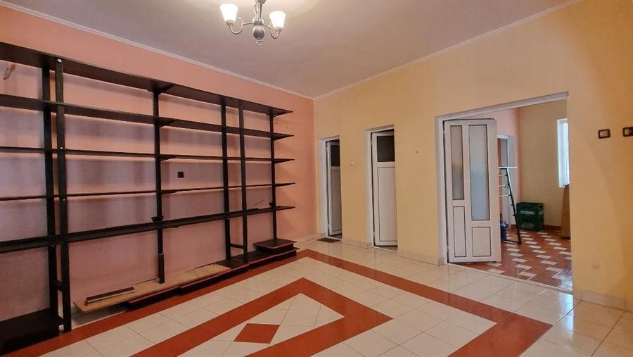 Casă individuală cu 12 camere cu Canalizare în Lucian Blaga