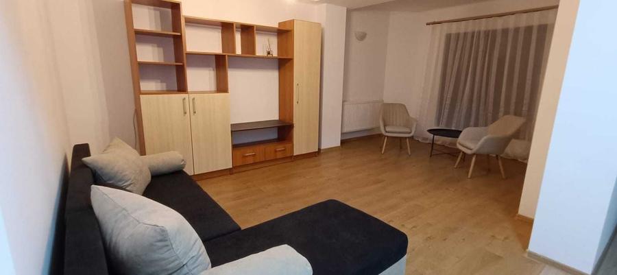 Apartament cu 3 camere decomandat în Vișan