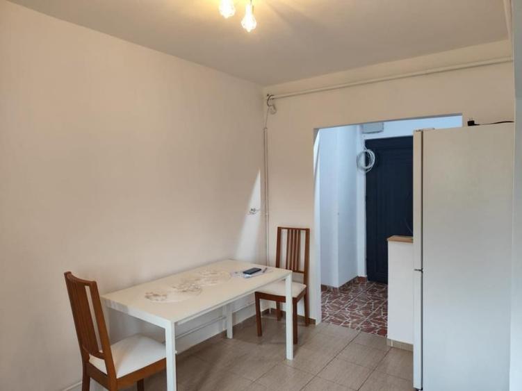 Apartament cu 2 camere decomandat în Poiana