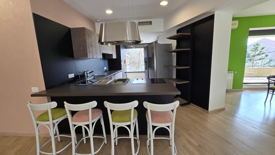 Apartament cu 6 camere decomandat, mobilat în Șoseaua Nordului