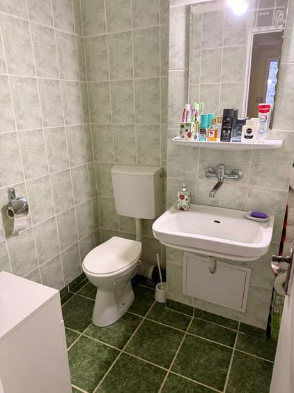 Apartament cu 3 camere decomandat în Est