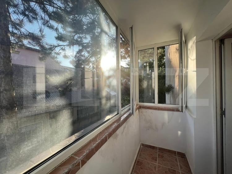Apartament cu 3 camere semidecomandat, mobilat în Ștefan cel Mare