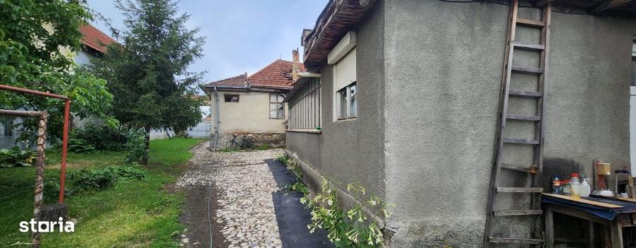 Casă cu 2 camere cu Teren 1819 Mp în Sânpetru