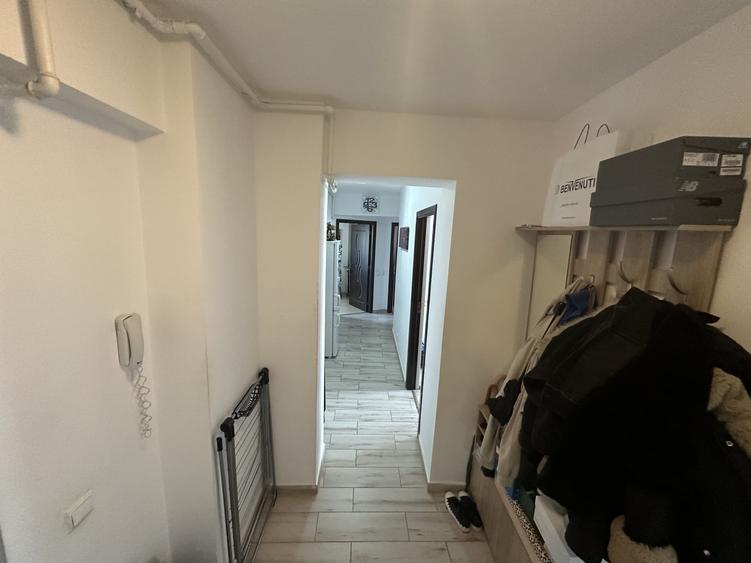 Apartament cu 3 camere decomandat, mobilat în Berceni