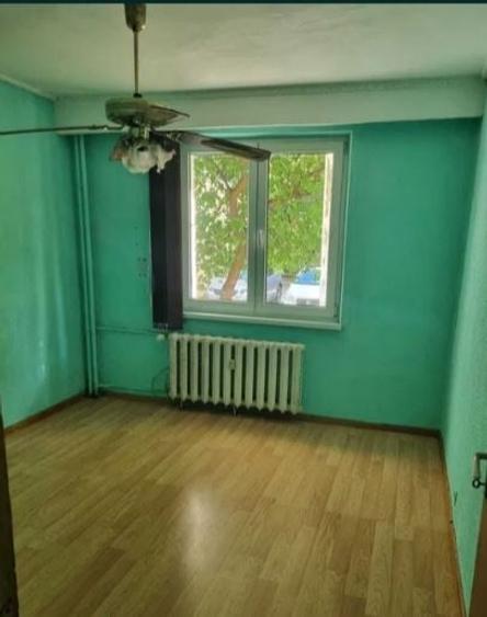 Apartament cu 3 camere semidecomandat, mobilat în Titan