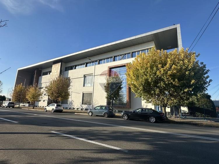 Clădire comercialǎ în Arad | 3.324 mp | 50 locuri de parcare