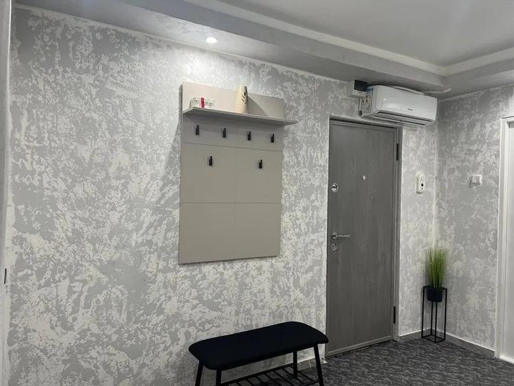 Apartament cu 3 camere decomandat, mobilat în Rovine