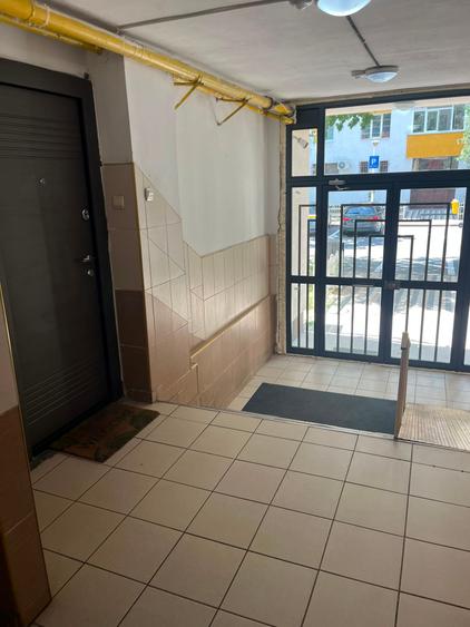 Apartament cu 4 camere semidecomandat în Rahova