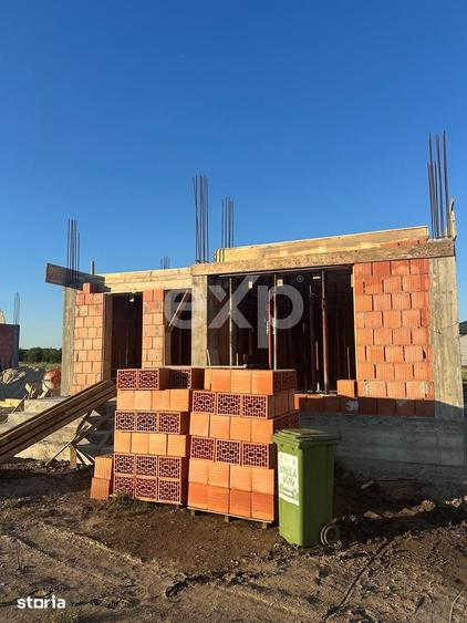 Single 4 camere 2 bai 132 mp totali 291 mp curte 6 minute Prelungirea - 6
