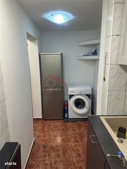 Apartament cu 2 camere decomandat, mobilat în Tei