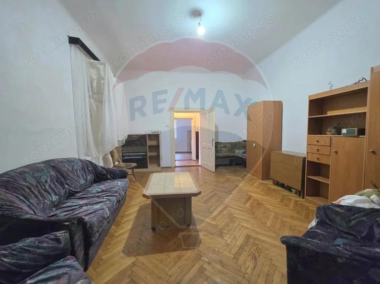 Apartament cu 3 camere decomandat, mobilat în Vitrometan