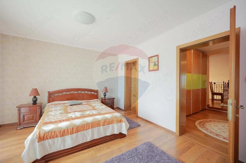 Casă cu 5 camere cu Teren 1000 Mp în Sânmartin