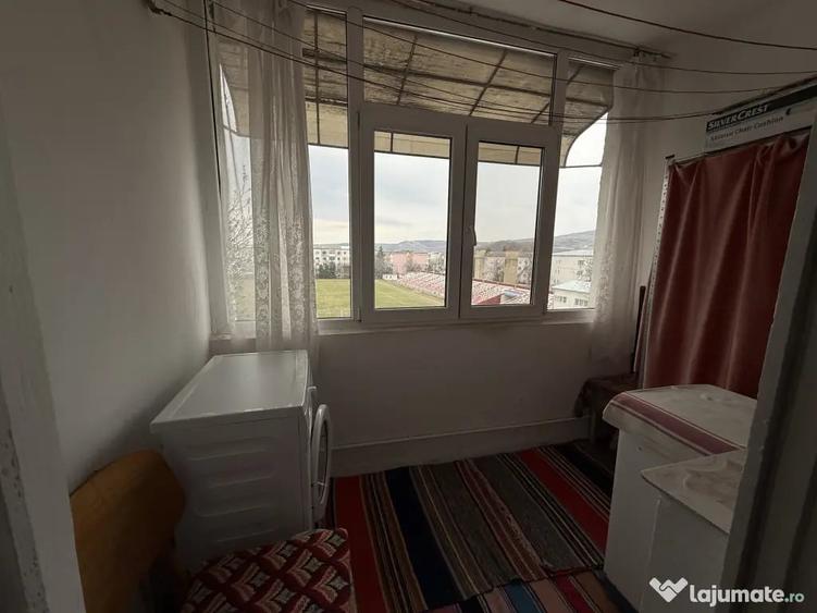Apartament 3 camere Hu?i - etaj 3, centrala, balcon inchis - direct proprietar - 3