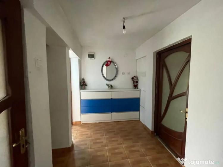 Casă cu 5 camere cu Teren 300 Mp în Central