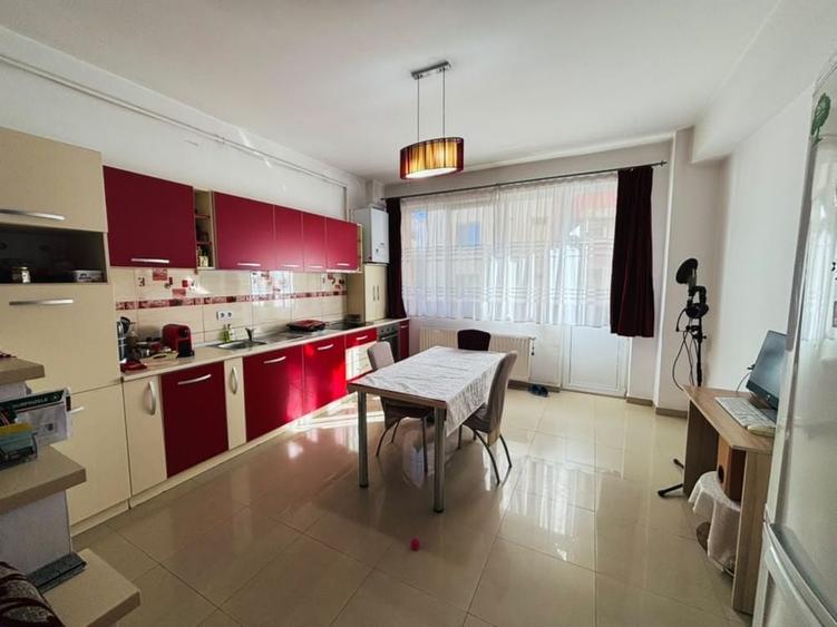 Apartament cu 3 camere nedecomandat în Turnișor