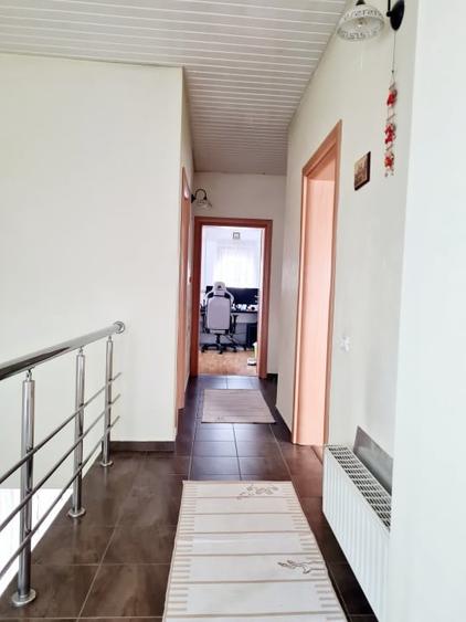Casă individuală cu 5 camere cu Canalizare în Andronache