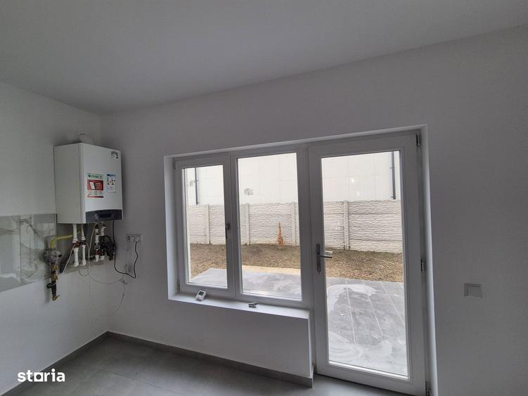 Casă cu 5 camere cu Teren 335 Mp în Vidra