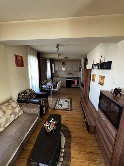 Apartament cu 2 camere semidecomandat, mobilat în Florești