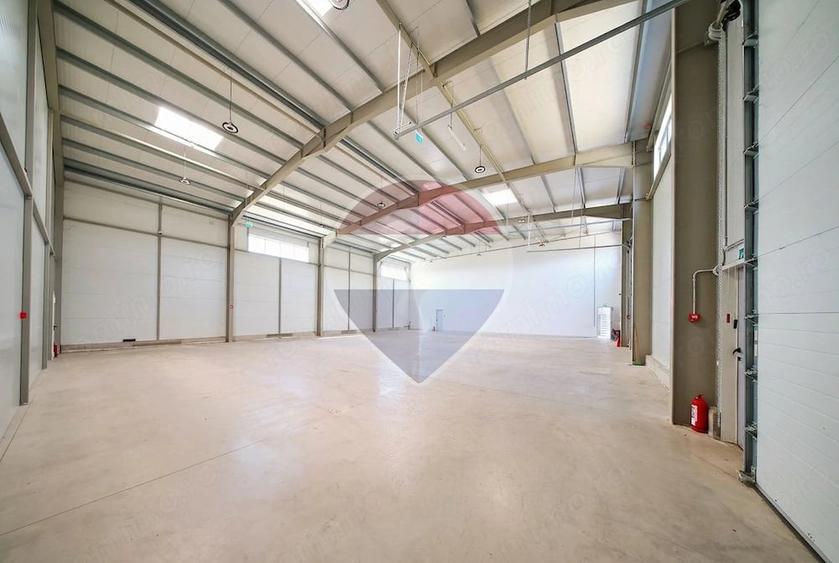 Spațiu comercial, de 1,180.59 mp, în Nord
