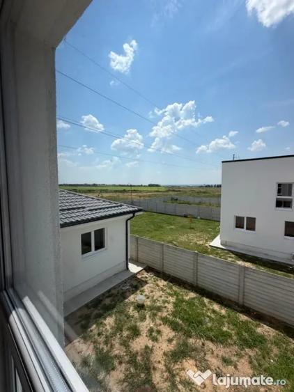 Casă cu 5 camere cu Teren 307 Mp în Malu Mare
