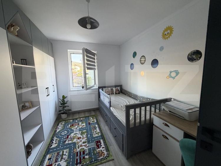 Apartament cu 3 camere decomandat, mobilat în Exterior Est