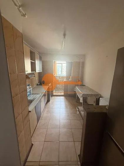 Apartament cu 3 camere decomandat în Crângași