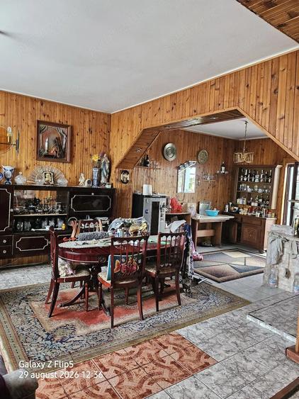 Casă cu 6 camere cu Teren 400 Mp în Central