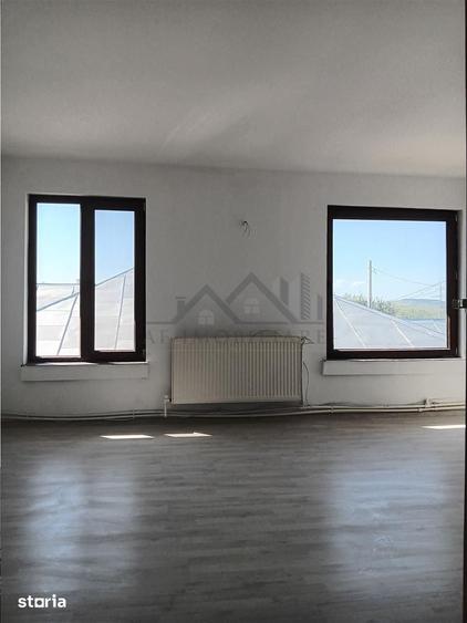 Casă cu 8 camere cu Teren 300 Mp în Ciurea