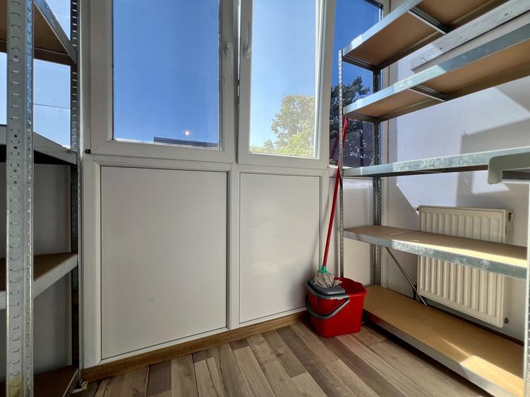 Apartament cu 3 camere semidecomandat, mobilat în Dâmbovița