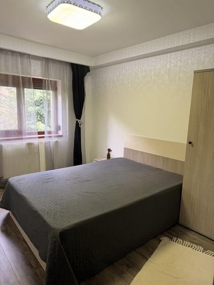 Apartament cu 3 camere decomandat în Exterior Vest