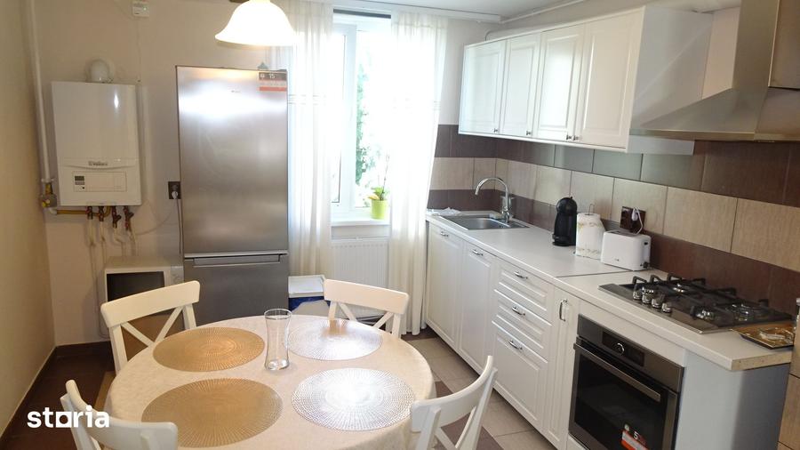 Apartament cu 4 camere decomandat în Kogălniceanu