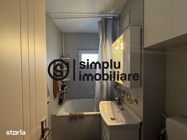 Apartament cu 3 camere semidecomandat în Rovine