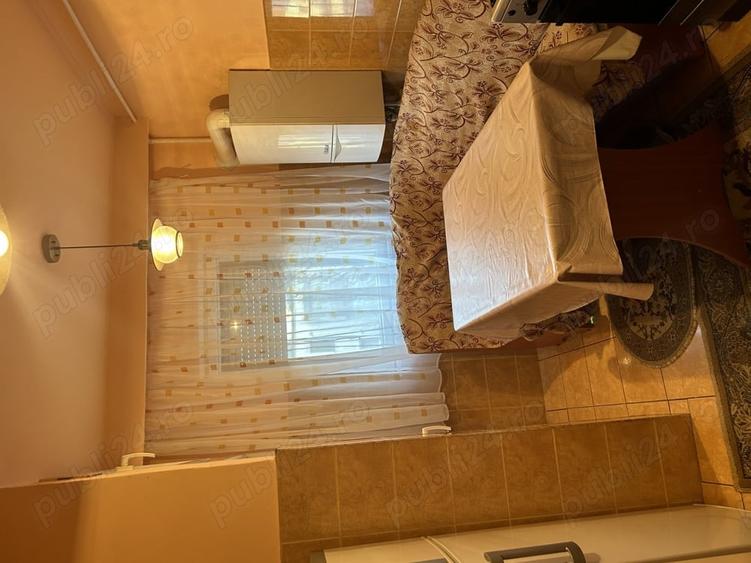 Apartament cu 4 camere decomandat în Micro 15