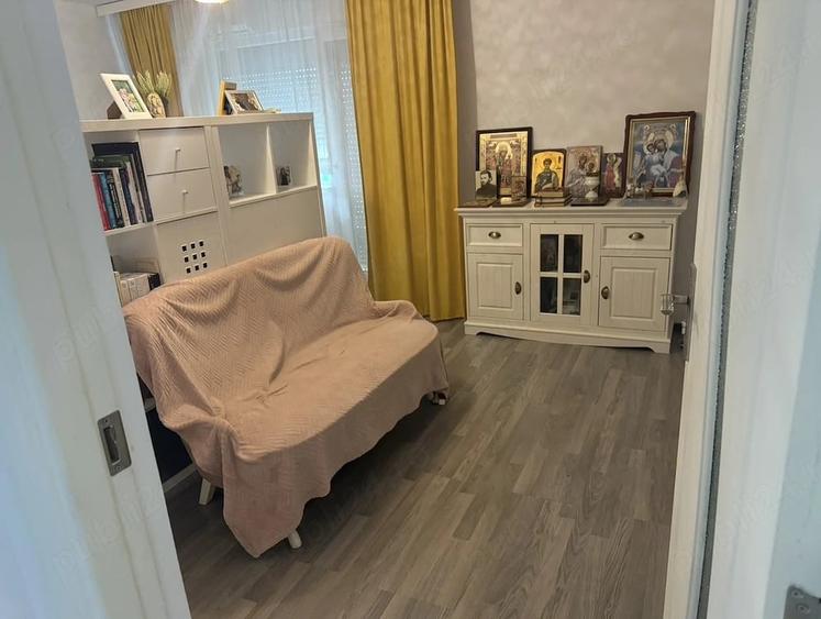 Apartament cu 3 camere decomandat în Aradului