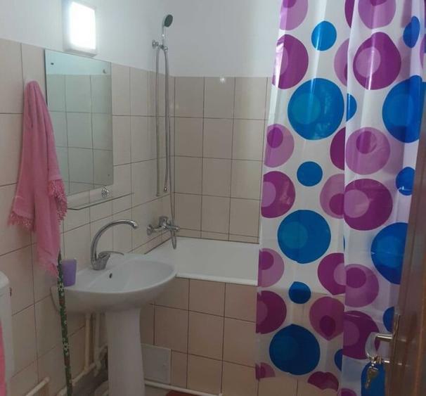 Apartament cu 2 camere semidecomandat în Gara de Nord