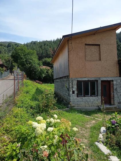 Casă cu 4 camere în Nehoiu