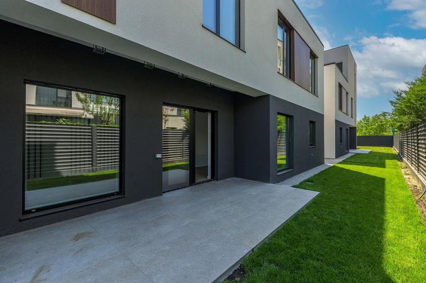 Duplex cu 6 camere cu Canalizare în Iancu Nicolae