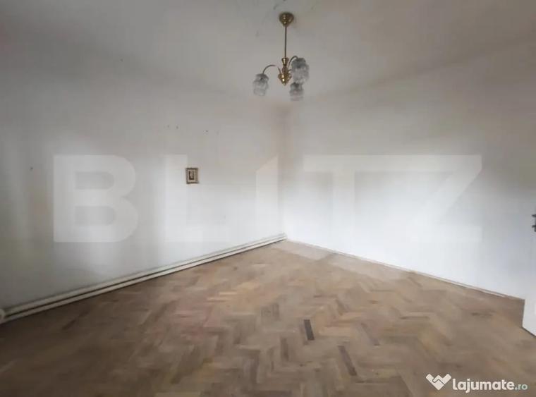 Casă cu 4 camere cu Teren 1100 Mp în Central