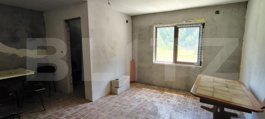 Casă individuală cu 7 camere cu Canalizare în Mărișel