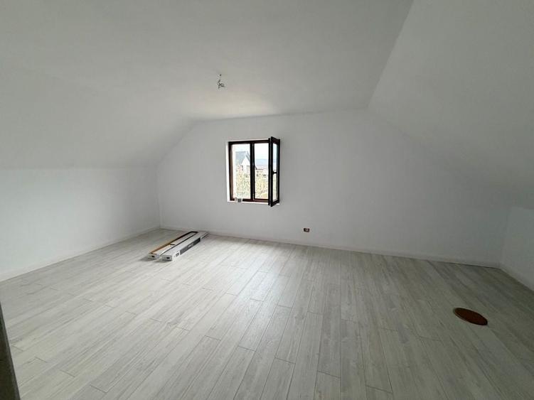 Casă cu 4 camere în Central