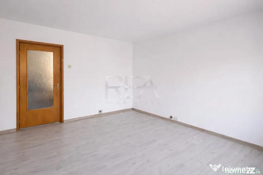 Apartament cu 3 camere decomandat în P-ța Muncii
