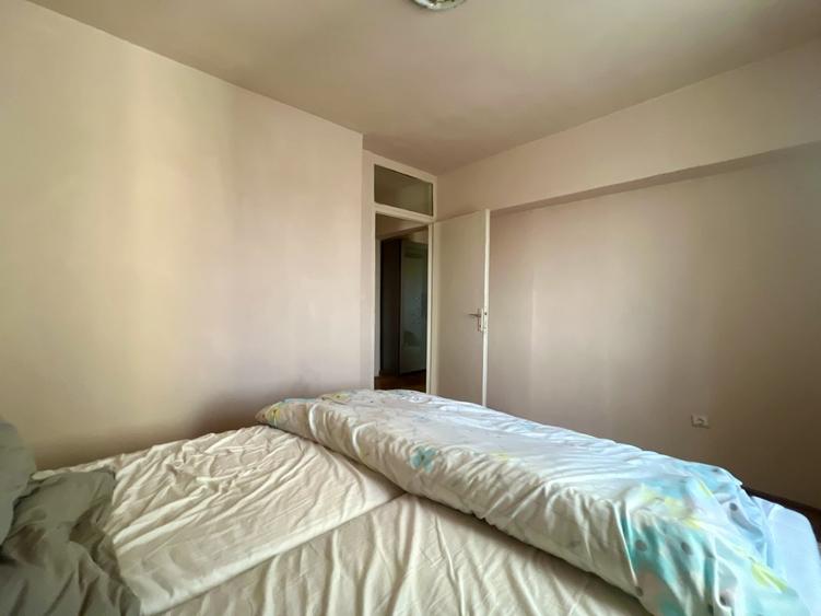 Apartament cu 3 camere decomandat, mobilat în Lipovei