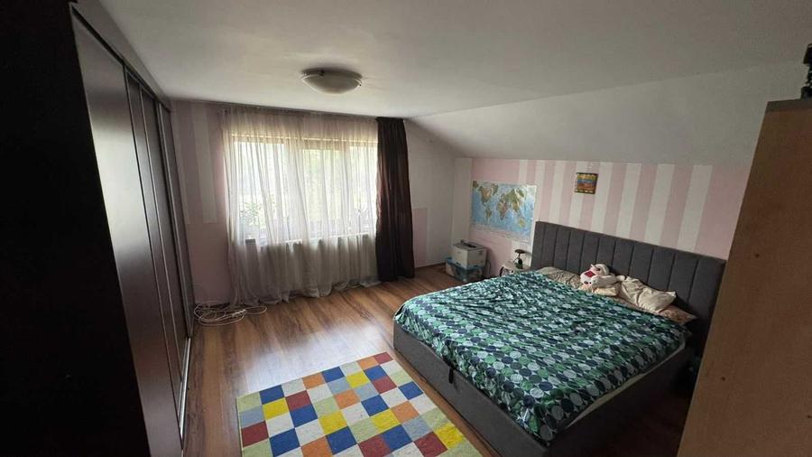 Casă cu 4 camere în Petrești