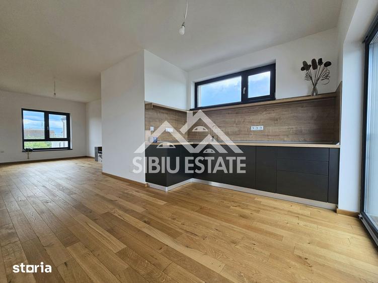 Casă cu 9 camere cu Teren 420 Mp în Șelimbăr