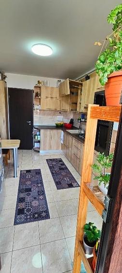 Apartament cu 3 camere decomandat, mobilat în Central