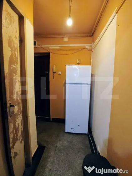 Apartament cu 4 camere semidecomandat în Central