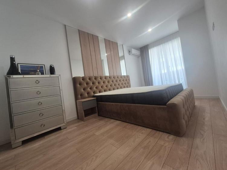 Apartament cu 3 camere semidecomandat, mobilat în Pipera