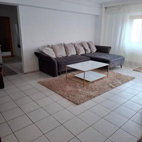 Apartament cu 3 camere decomandat, mobilat în Central