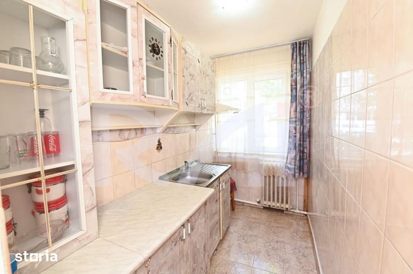 Apartament cu 2 camere semidecomandat în Craiovița Nouă